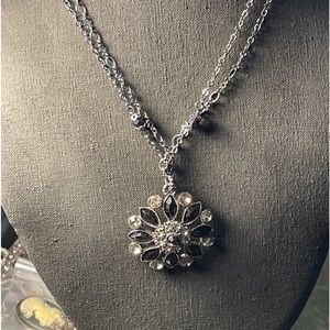 Avon black diamond style acrylic stone flower shape long necklace